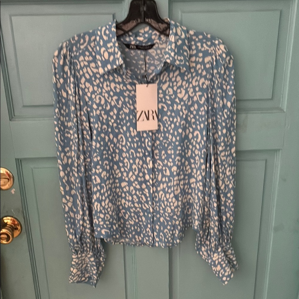 Zara long sleeve blouse in size XS. Made of 100% viscose. New with tag